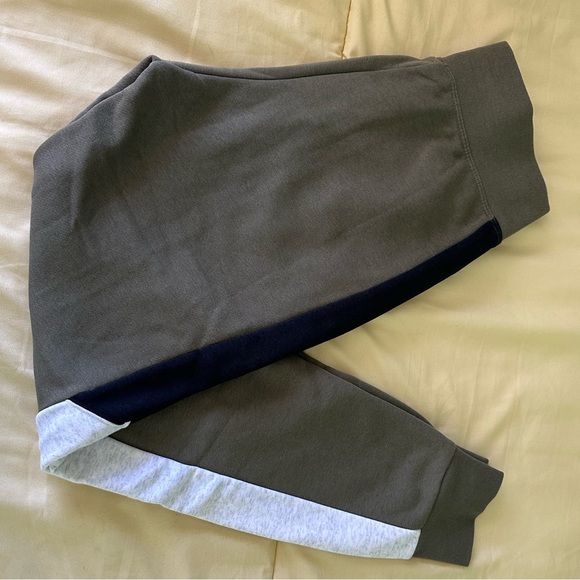 Nike Green Sweatpants with White Stripes - Picture 7 of 7